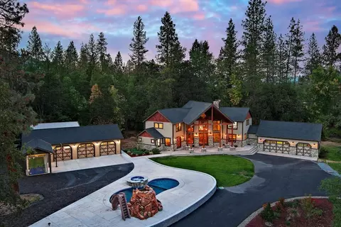 400 Tetherow Rd, Williams, OR 97544
