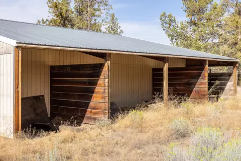 Exterior - 20230 Rogers Road Rd, Bend, OR 97703 photo 5 of 7