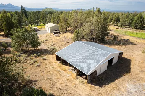 Exterior - 20230 Rogers Road Rd, Bend, OR 97703 photo 2 of 7
