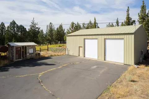 Exterior - 20230 Rogers Road Rd, Bend, OR 97703 photo 6 of 7