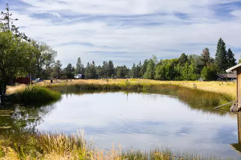 View/Area - 20230 Rogers Road Rd, Bend, OR 97703 photo 4 of 8