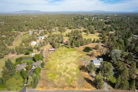 View/Area - 20230 Rogers Road Rd, Bend, OR 97703 photo 6 of 8