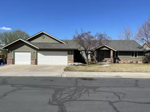 2131 NW Maple Tree Ct, Redmond, OR 97756