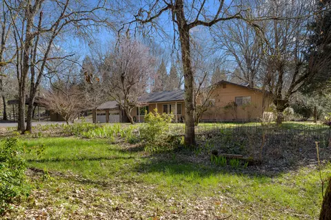 235 Barbara Dr, Grants Pass, OR 97526