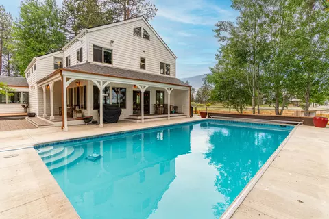 60359 Arnold Market Rd, Bend, OR 97702