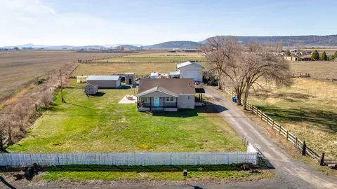 7590 Dehlinger Ln, Klamath Falls, OR 97603