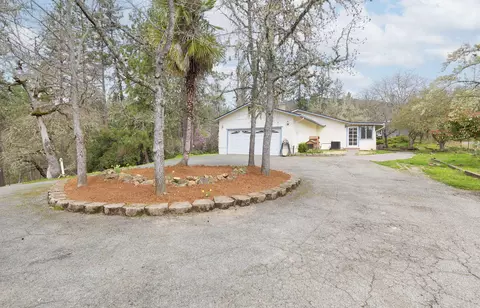 635 Palomino Dr, Grants Pass, OR 97526
