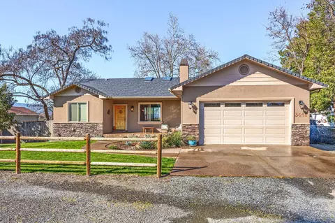 3648 Madrona Ln, Medford, OR 97501