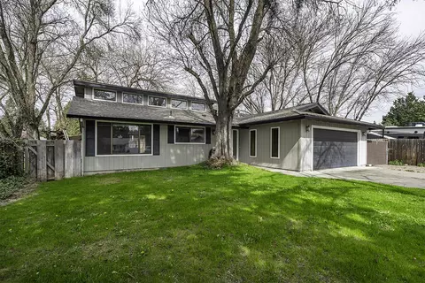 623 Chantal Ct, Medford, OR 97504