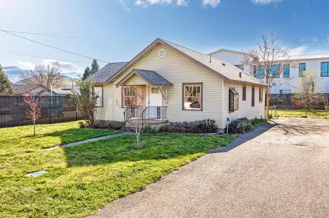 111 3rd St, Phoenix, OR 97535