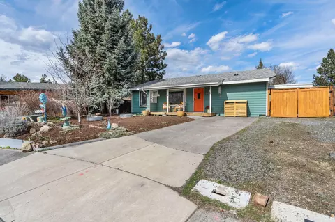 2818 NE Sycamore Ct, Bend, OR 97701