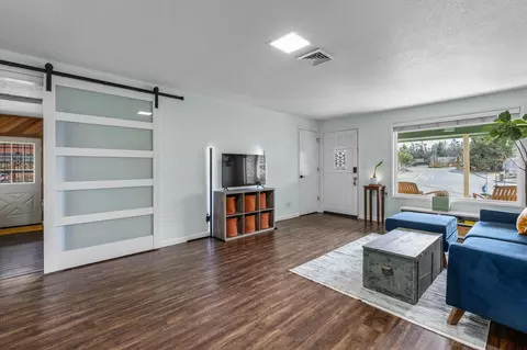 2818 NE Sycamore Ct, Bend, OR 97701 photo 5