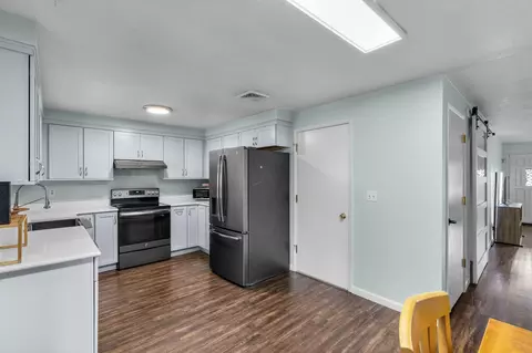 2818 NE Sycamore Ct, Bend, OR 97701 photo 9