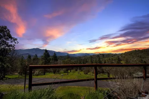 4699 Cloverlawn Dr, Grants Pass, OR 97527