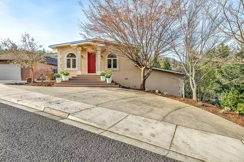 4299 Murry Hill Ct, Medford, OR 97504