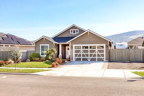 1363 Nebraska Dr, Medford, OR 97504