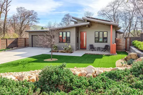 869 Sander Way, Ashland, OR 97520
