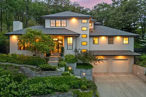913 Pinecrest Ter, Ashland, OR 97520