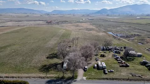 8749 Spring Lake Rd, Klamath Falls, OR 97603