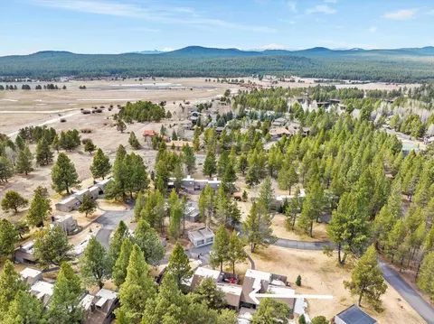 View/Area - 57253 Meadow House Loop, Sunriver, OR 97707 photo 1 of 2
