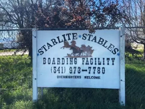 131 S Stage Rd, Medford, OR 97501