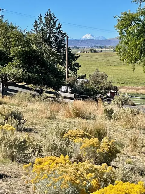 4148 Pine Grove Rd, Klamath Falls, OR 97603