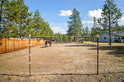 Exterior - 16518 Sprague Loop, La Pine, OR 97739 photo 4 of 18