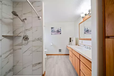 Bath - 16518 Sprague Loop, La Pine, OR 97739 photo 2 of 3