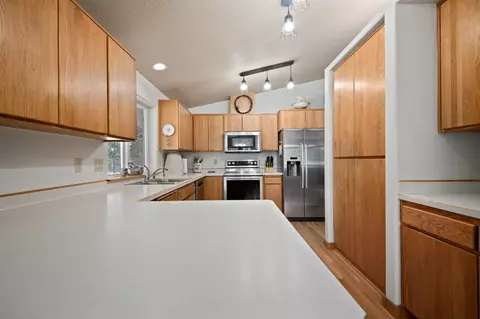 Kitchen - 16518 Sprague Loop, La Pine, OR 97739 photo 1 of 3