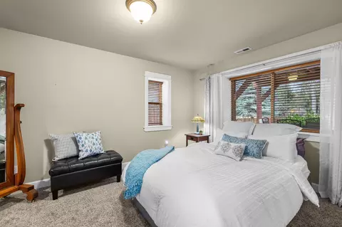 Bedroom - 17085 Oxnard Rd, Bend, OR 97707 photo 2 of 4