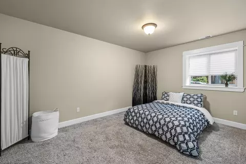 Bedroom - 17085 Oxnard Rd, Bend, OR 97707 photo 4 of 4