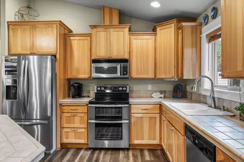 Kitchen - 17085 Oxnard Rd, Bend, OR 97707 photo 1 of 2