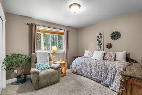Bedroom - 17085 Oxnard Rd, Bend, OR 97707 photo 3 of 4