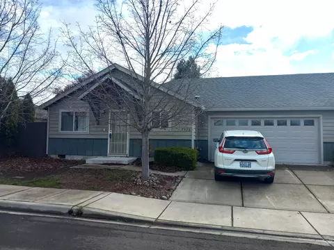 7526 Larkfield Ln, White City, OR 97503