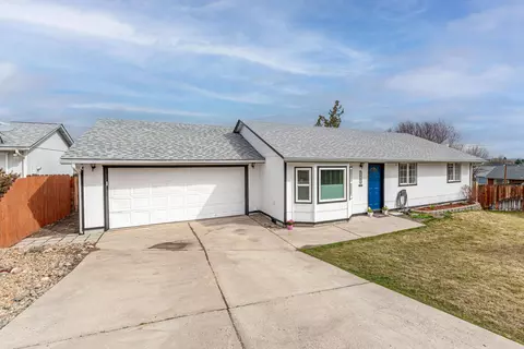 3443 SW Salmon Ave, Redmond, OR 97756