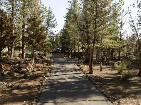 700 NW Broken Arrow Rd, Bend, OR 97703