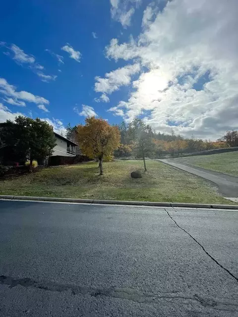 1330 Poppy Ridge Dr, Eagle Point, OR 97524