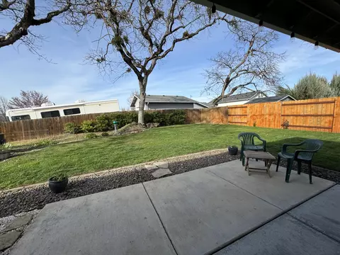 Exterior - 896 Ridgeview Dr, Eagle Point, OR 97524 photo 1 of 1