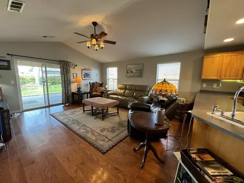 896 Ridgeview Dr, Eagle Point, OR 97524