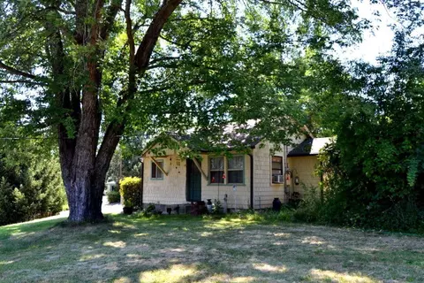 18 SW Eastern St, Grants Pass, OR 97526