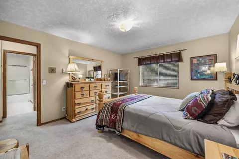 Bedroom - 16545 Sprague Loop, La Pine, OR 97739 photo 5 of 7