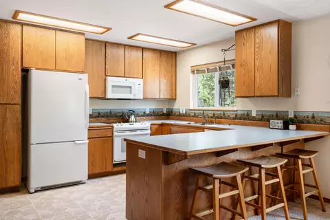 Kitchen - 16545 Sprague Loop, La Pine, OR 97739 photo 2 of 3