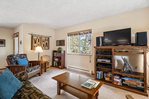 Living - 16545 Sprague Loop, La Pine, OR 97739 photo 2 of 5