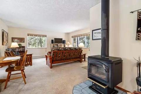 Living - 16545 Sprague Loop, La Pine, OR 97739 photo 4 of 5