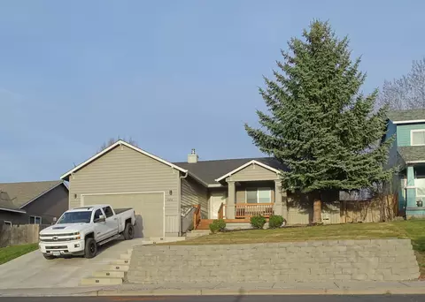 2214 SW 37th St, Redmond, OR 97756