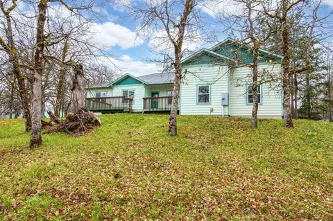 270 Rene Dr, Shady Cove, OR 97539