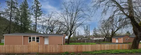 25 Madden Ln, Shady Cove, OR 97539