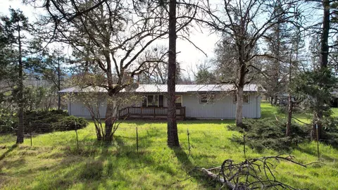 392 Bond Rd, Shady Cove, OR 97539