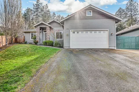 1910 SE Storey Ln, Grants Pass, OR 97527