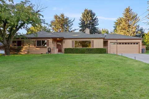 2925 Fairview Dr, Medford, OR 97504